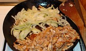 Kuřecí  řezanka-rychlovka, Přidání cibule+česneku