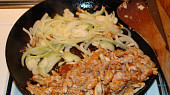 Kuřecí  řezanka-rychlovka, Přidání cibule+česneku