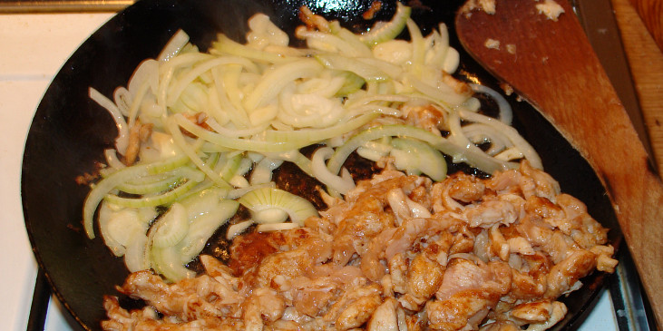 Kuřecí  řezanka-rychlovka (Přidání cibule+česneku)
