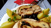 Kuřecí roláda s mozzarellou, olivami a vínem