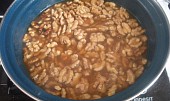 Ořechy v karamelu, uvařené ve vodě