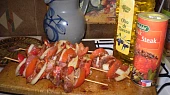Pečené živáňské špízy se šťávičkou, příprava pokračuje