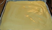 Piškotový závin/roláda s domácí  marmeládou, Rozetřeno
