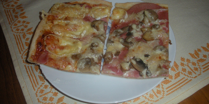 Pizza bez kynutí (Žampiony, hermelín)