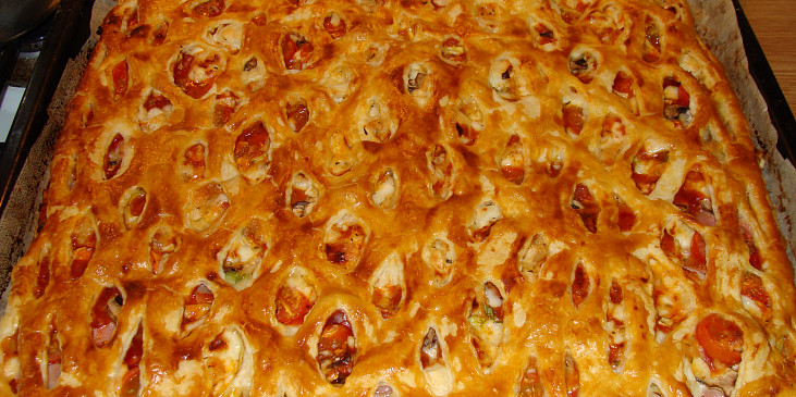 Pizza z listového těsta I. (Upečeno)