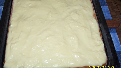 Pudinkový řez, ..upečeme korupus, nalejeme vanilkový puding...