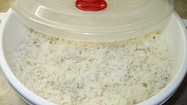 Vaření rýže v mikrovlnné troubě