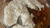 Vepřové ragů s rýžovou peřinkou, Vrstvení rýže