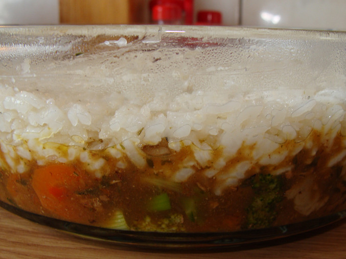 Vepřové ragů s rýžovou peřinkou, Průřez před pečením
