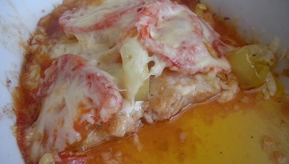 Zapečený pangasius s paprikou a rajčaty