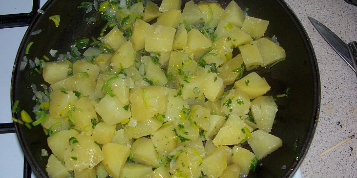 Zelené brambory (...po přidání petrželkové natě směs zamícháme s…)
