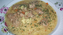 Zeleninová polievka so sójovými kockami