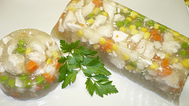 Aspik z kuřecího masa se zeleninou