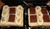 Banánovo-čokoládové toasty, Poklást banánem a čokoládou
