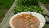 Červená polévka