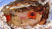 Dědkův kapr - gril (Dědkův kapr právě rozbalený z grilu)