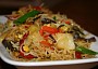 Dokřupava smažené rýžové nudle se zeleninou