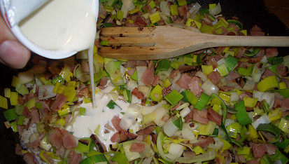 Gnocchi zapečené se smetanou, pórkem a anglickou slaninou
