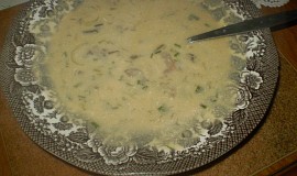 Houbovo-smetanová polévka se sýrem a koprem