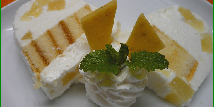 Jogurtové ovocné řezy - nepečené (Děláno v amarounové formě, s ananasem a…)