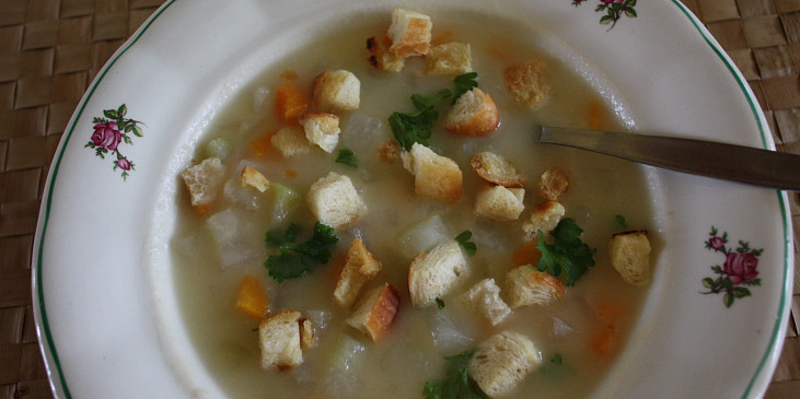 Kedlubnová nebo květáková mléčná polévka (Kedlubnová mléčná polévka)