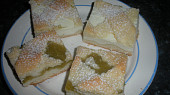 Křehký mřížkový moučník s rebarborou a tvarohem