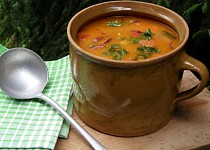 Papriková polévka  s klobásou