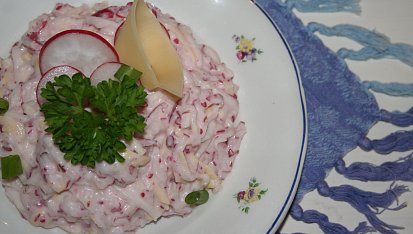 Ředkvičkový salát se sýrem
