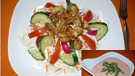 Salát s kuřecím masem