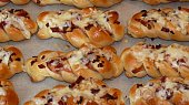 Slaninovosýrové houstičky (je upečeno)