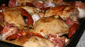 Smetanové kuře se žampióny a sušenými rajčaty, před vložením do trouby