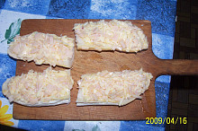 ...pečivo natřeme směskou ze sýra, šunky a vajíčka...
