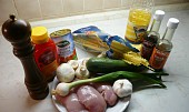 Těstoviny s kuřecím masem, cuketou a rajčaty, Potřebné ingredience