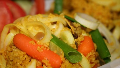 Tofu s kuskusem a zeleninou