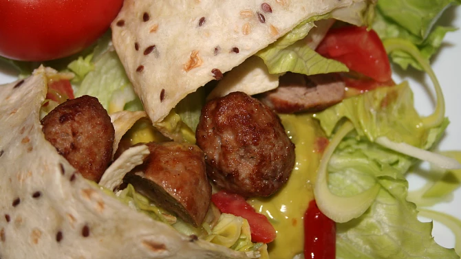 Tortilly s masovými kuličkami a guacamole