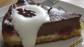 Tvarohový koláč s malinami, čokoládou, vanilkou...