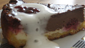 Tvarohový koláč s malinami, čokoládou, vanilkou..., poslední zachráněný kousek:)