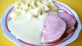 Uzené maso s křenovou omáčkou