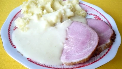 Uzené maso s křenovou omáčkou