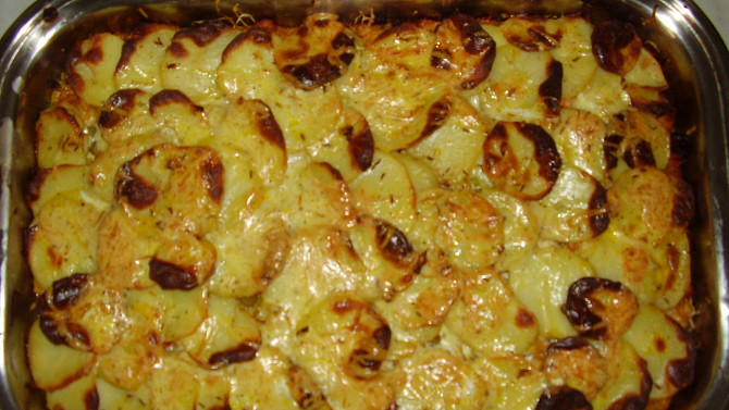 Zapečené brambory s kuřecím masem
