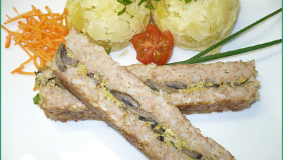Zapečené mleté maso s rýží a houbovou smaženicí