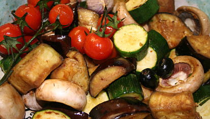 Zeleninový kebab se sýrovým dipem, marinování