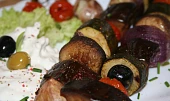 Zeleninový kebab se sýrovým dipem