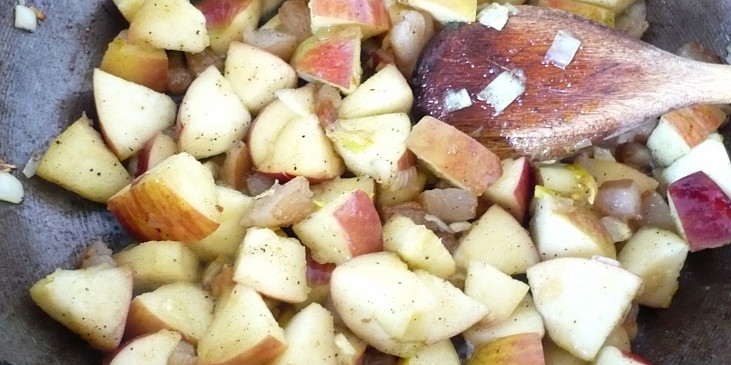 Apoštolské brambory (Podusíme jablká)