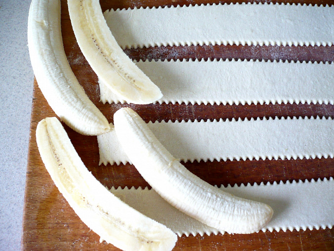 Banánové kremrole, Banány rozpolíme