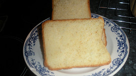 Bílý toastový chleba