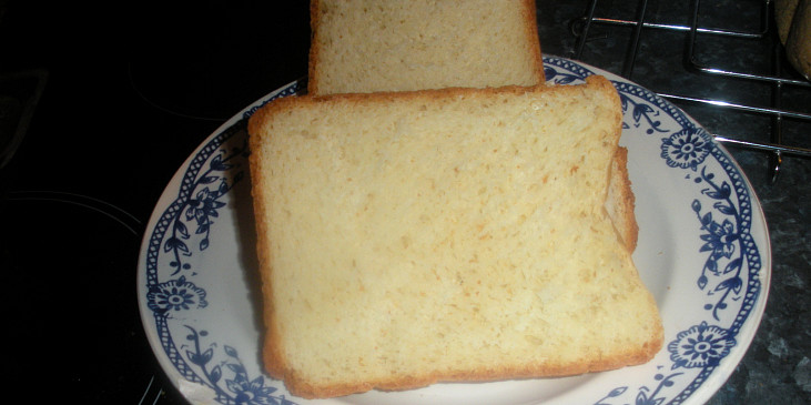 Bílý toastový chleba (Na řezu)