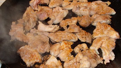 Brokolice s kuřecím pod zakysankou, Opékání masa