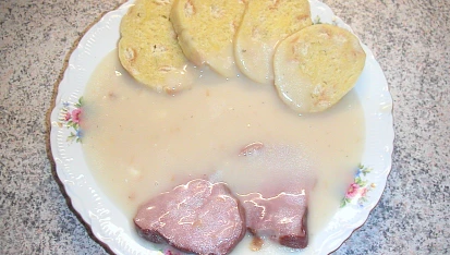 Česneková omáčka s uzeným a knedlíkem, a tohle je výsledek. přeji dobrou chuť
