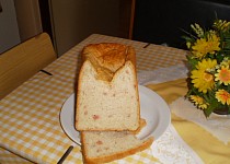 Chleba s nivou a klobásou